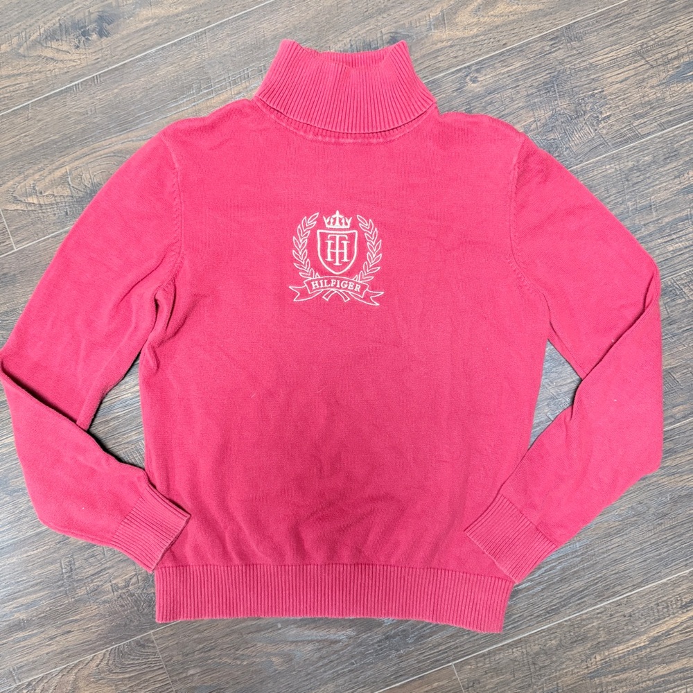 TOMMY HILFIGER MARROON TURTLENECK LONG SLEEVE GOLD LOGO SWEATER